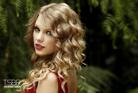  this is my fave pic of taylor(one of)