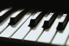  Piano....or guitar. 당신 know what the harp would be pretty cool, but I kinda know how to play 피아노 so I'd rather play that