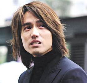  idk what others think.. but for me i think that Jerry Yan looks like Changmin.. :)