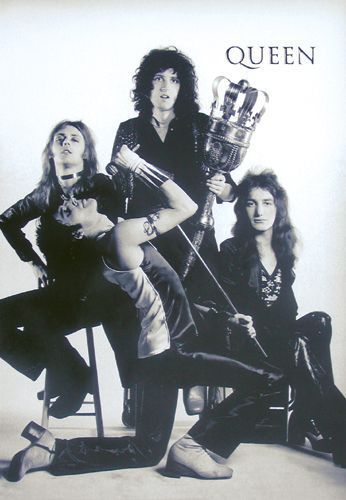  My favourite band ever, Queen! They are just beautiful, talented and amazing! I also daydream about being with my good বন্ধু when we can't see each other. I প্রণয় my friends, so nice with mostly good senses of humor!