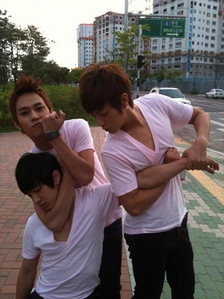  I 爱情 this picture. Our boys are so silly. ♥