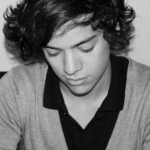  my fav this about Harry besides his awesome looks and hair i upendo his presonatly he is the guy i have been looking for