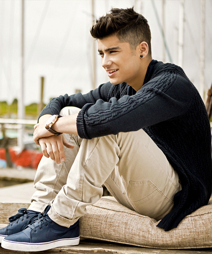  i know that Zayn don't smile that much but when he does it is beautiful