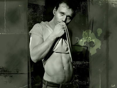  lol that´s of course not Tony Head´s body. I have no idea whose abs they are, but it´s a nice manip.