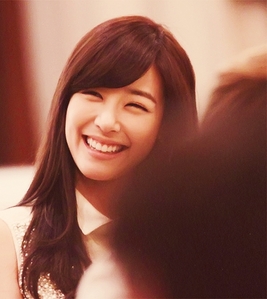  My bias is Tiffany because her voice is amazing funny has a great personality pretty and a cogumelo lol