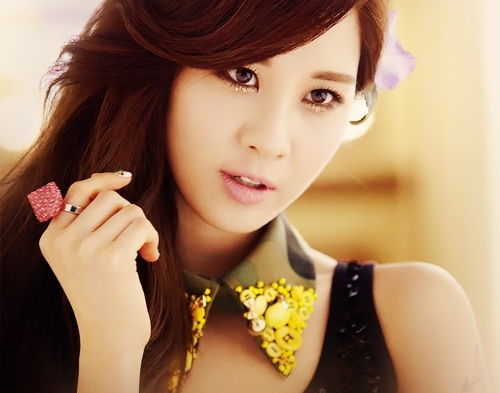  my fav is seohyun the first thing ilove about her voice she has got powerful voice she can do ethier sweet voice or very strong and powerful voice and segundo thing ilike about her that she is shy and she is beautiful ihate the people that say seohyun is boring. she is mature .........what isay mais that this she is best one she can dance and sing ihope for her best and who hates or dislike seohyun just think .............. and who say to her ugly first thing that person should do go to doctor to check his/ her eyes .