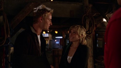  My OTP is Chloe/Oliver from Smallville, and their first meeting is in the Kent barn, in the episode 6.05 "Reunion" Ollie is talking to Clark when Chloe enters the 谷仓 Chloe: Clark. I'm sorry. I didn't realize 你 had company. Clark: Chloe, Oliver Queen. Chloe: Oh, hi. I feel ike I know 你 already. Lois talks about 你 all the time. Oliver: I was actually just gonna go see Lois right now. Maybe it's time I did some talking. Well, look, I'm looking 前锋, 期待 to your 文章 on Dark Thursday. I hope my satellite 图片 helped. Chloe: Yeah. Oliver: Good. It's good to meet you. Clark. [ Oliver leaves the barn. ] Chloe: Wow. In person, he is really... wow. 爱情 Chloe's face expression in that scene and the amazement in her voice