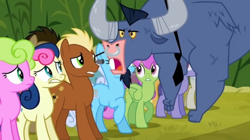  Personally, I think Meadow Song is quite underrated. He's appeared in a number of episodes, had two speaking roles, interacted with an important character, has his own blindbag toy, and he's even one of the royal guards on the Canterlot Wedding poster! And yet hardly anyone seems to notice him... :( I think he's a cute pony. I took a liking to him the 分钟 I saw him in this picture... perhaps it's because we share a 爱情 of music. ^u^