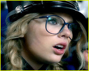 This is my picture of Taylor Swift wearing glasses.