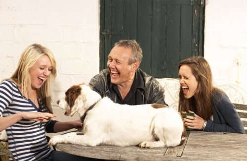  Tony Head with his daughters bunga aster, daisy and Emily