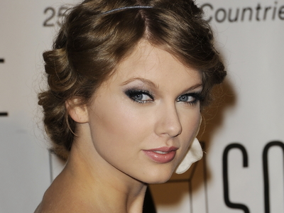  here is my pic and check out the 2 link http://www.webwallpapers.net/wp-content/uploads/2010/04/taylorswift-1024x768.jpg http://media.photobucket.com/image/recent/cute-spot/site-graphics/beauty/taylor-swift-beautiful-face-and-hair-02.jpg