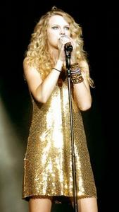  Taylor in gold!:}