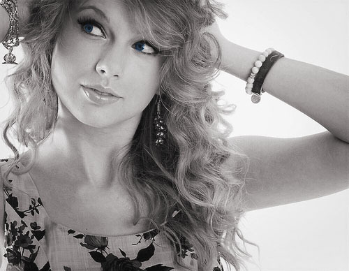 Here is mine :)I hope you like this :)

http://i3.squidoocdn.com/resize/squidoo_images/-1/lens18935713_1322289472taylor_swift_bracelets.jp