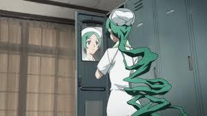  this nurse has hair that looks like a messed up dna または a wacked out stair case