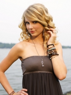  My pic of Taylor wearing all three pieces of jewelry.