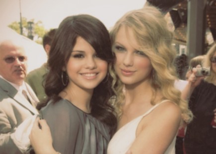  Here is a pic of Taylor with a celeb friend,Selena Gomez and a link of Taylor with a non celeb friend http://static.wix.com/media/3c79ae22184bfc1cb6ac5a06612cb65c.wix_mp