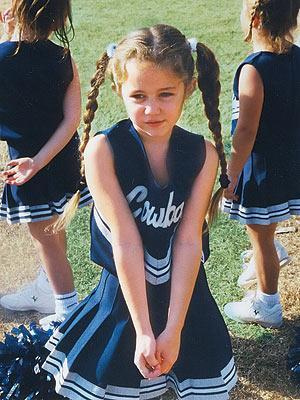  Check- http://2.bp.blogspot.com/_M13KINGcYIs/TUAJntsZYII/AAAAAAAAAPE/Q4J0uagQA7c/s1600/Miley_Cyrus_Childhood_23.jpg hope anda Like it!