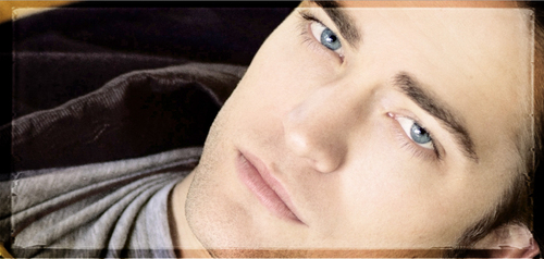  here u go.Rob Pattinson,so sexy.Look at his baby blues