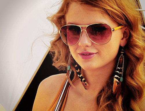  Tay with sunglasses on.:}