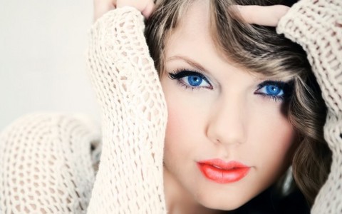  This is one of my favs because her eyes are very bright and beautiful in here ^.^