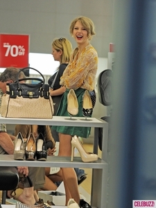 here is Taylor shopping.:}