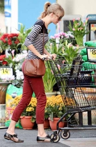  here's mine. What do bạn think ? (I tình yêu her shoes in this picture bởi the way. I want a pair !) :)