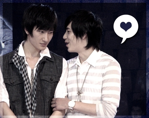  I am mainly Kyuhyun and Zhou Mi biased. But I am also HanTeuk biased as well. I don't have a least favourite member!!! I'm 100% in Liebe with all Dong Bang Shin Ki and Super Junior members ^^ <333 At least with Dong Bang Shin Ki I have 1 definite bias, and that is Max Changmin LOL with Yunho close Sekunde ^^ I like Jaejoong, Yoochun and Junsu equally :)