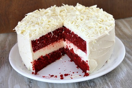  Red Velvet cheese cake. It just looks so yummy. I also really want to bake it myself.
