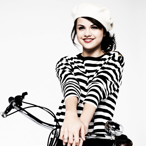  this one..^^ http://images4.fanpop.com/image/photos/18300000/Sel-on-chair-with-a-sweet-hat-selena-gomez-18324805-287-400.jpg