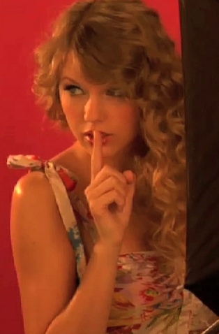  All righty and here's the picture of Taylor!~