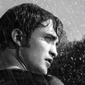  here is mine of Robert Pattinson with wet hair,looking even sexier all wet.