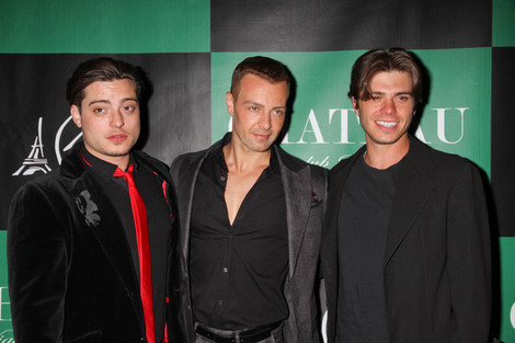  Matthew (right) with his two brothers, Joey (middle) and Andy (left).