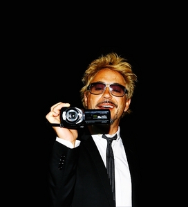  blond Downey with camera!^^ - soo childish!