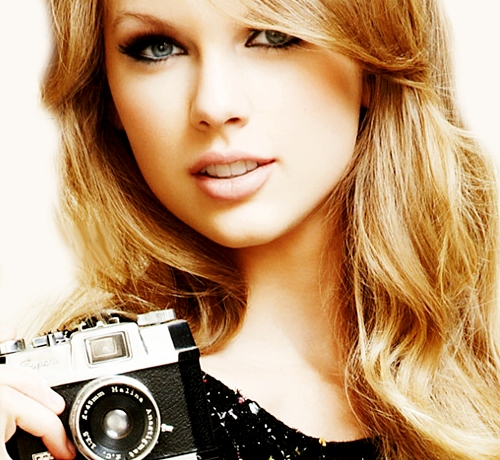 Taylor with a camera!:}