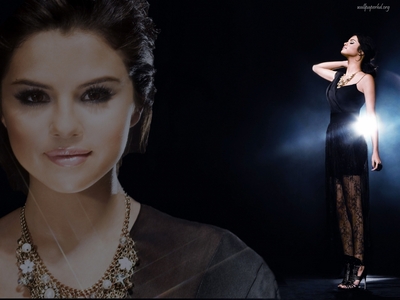  this one sel with black dress..^^