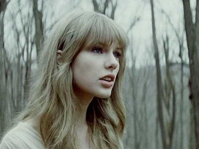 i know this pic comes from Safe & Sound but im using it for Eyes Open.  love this song!:}