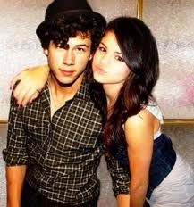 Oh My!Nick Jonas and Selena Gomez are posing in this picture.So sweet,ryhme and ADORABLE!
