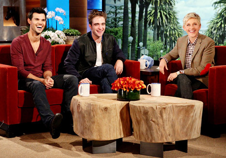  Here is my sexy and gorgeous Robert Pattinson,with his Twilight saga co-star,Taylor Lautner both appearing on Ellen,to promote BD part 2.