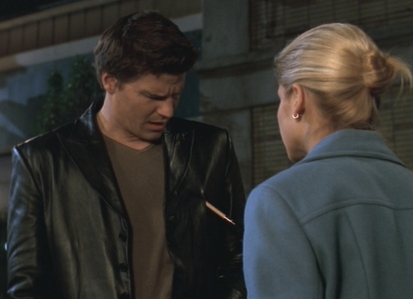  (David Boreanaz as Angel – Jäger der Finsternis in a scene from BtVS) He's got an Arrow IN him... Does that count?
