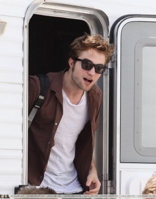  my Robert wearing a brown overhemd, shirt over a white one,does that count?<3