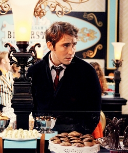  Lee Pace in Pushing Daisies