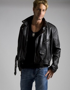  Justin Hartley, who looks stunning in everything made out of leather, not just a jacket... (he's wearing it on स्मॉल्विल on quite a regularly basis from Season 8 on)