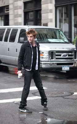  my Robert in the middle of the street<3