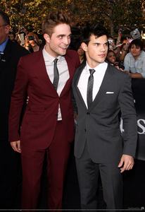 here is my Robert,with Twilight co-star Taylor Lautner at the Eclipse premiere.They both look very stylish and hot in their suits.Can you feel the heat from the pic?I sure can.Robert+Taylor=2x the hotness!!!!!!