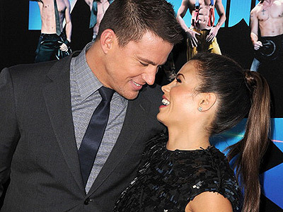  Channing Tatum looking at his wife,Jenna.Congrats to the couple who are expecting their first child.