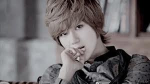  Taemin-oppa! because he is good at dancing and so handsome!!! I really like him! He caught my eye.......