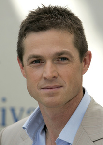  Eric Close, 星, 星级 of "Without a Trace", and 更多 recently, "Nashville" - 爱情 him since seeing him in the very first episode of WAT