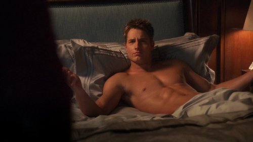 Justin/Oliver showing up in Tess Mercer's bed (from "Injustice") <3333 love that scene <3333