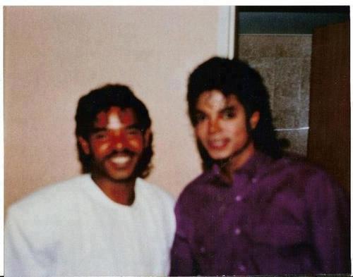  Yes, I certainly have. Purple is my fave color and I know it's rare to catch pics of Mike wearing it but I've found some great ones such as these (from my fave Era too, so it makes 'em better) http://i49.tinypic.com/ogjrjn.png