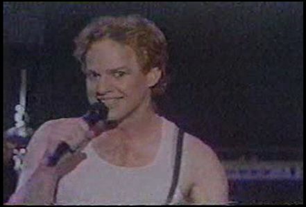 Danny Elfman I know he is older (he is 56 years old, the pic was taken when he was younger) but I প্রণয় him.
